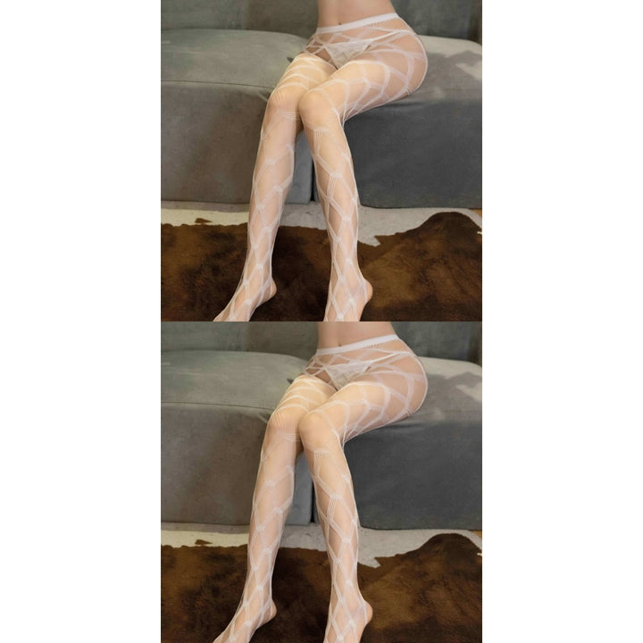 Bold Diamond Crisscross Fishnet Stockings